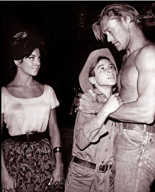 Look closer, this scene from the Rifleman is not edited