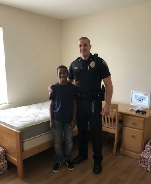 Officer Turns 911 Call Into Life-Changing Gift