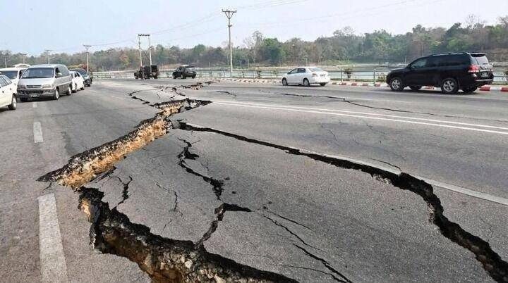 Strong 7.7 Quake Shakes Mya